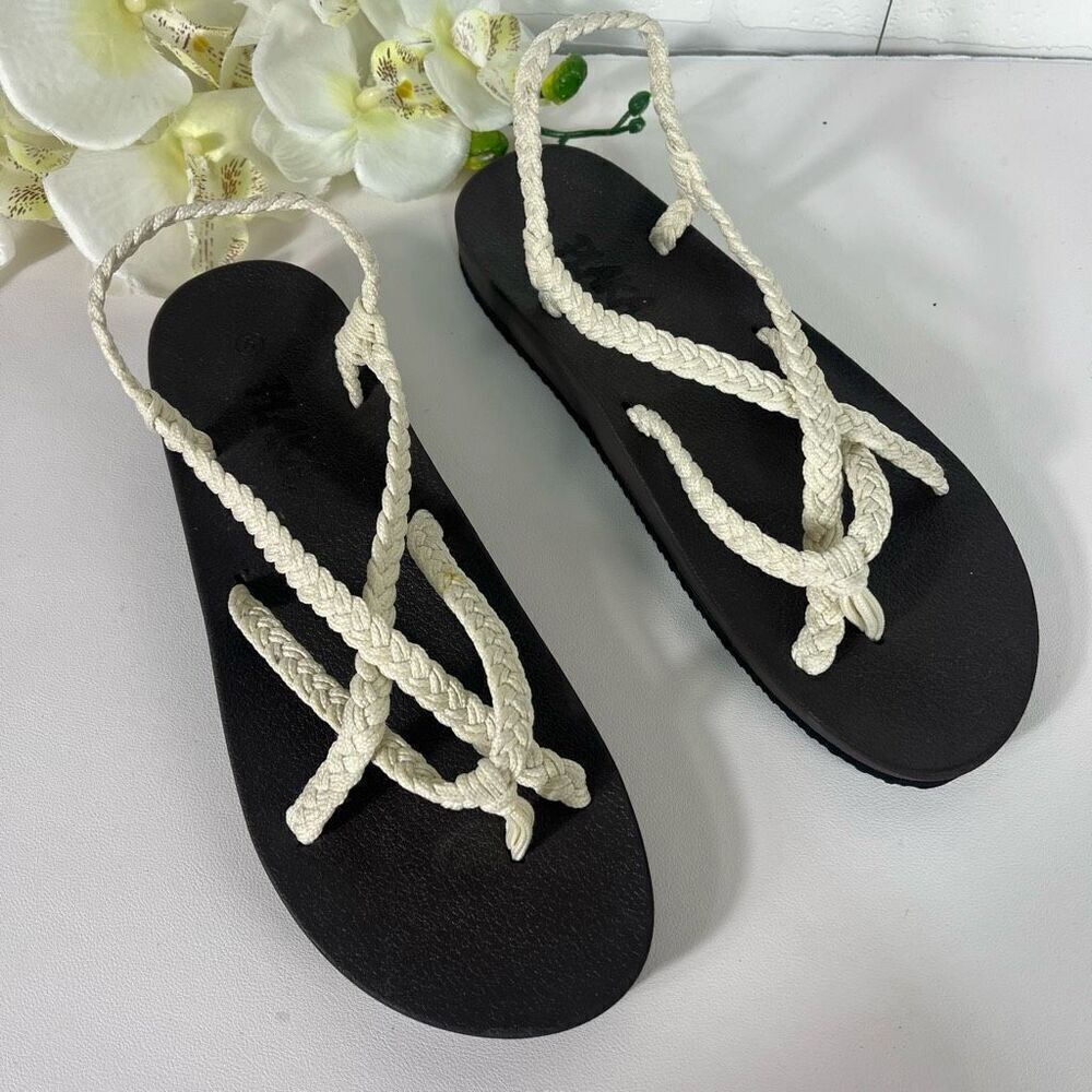 Plaka Womens Woven Sandals size 9